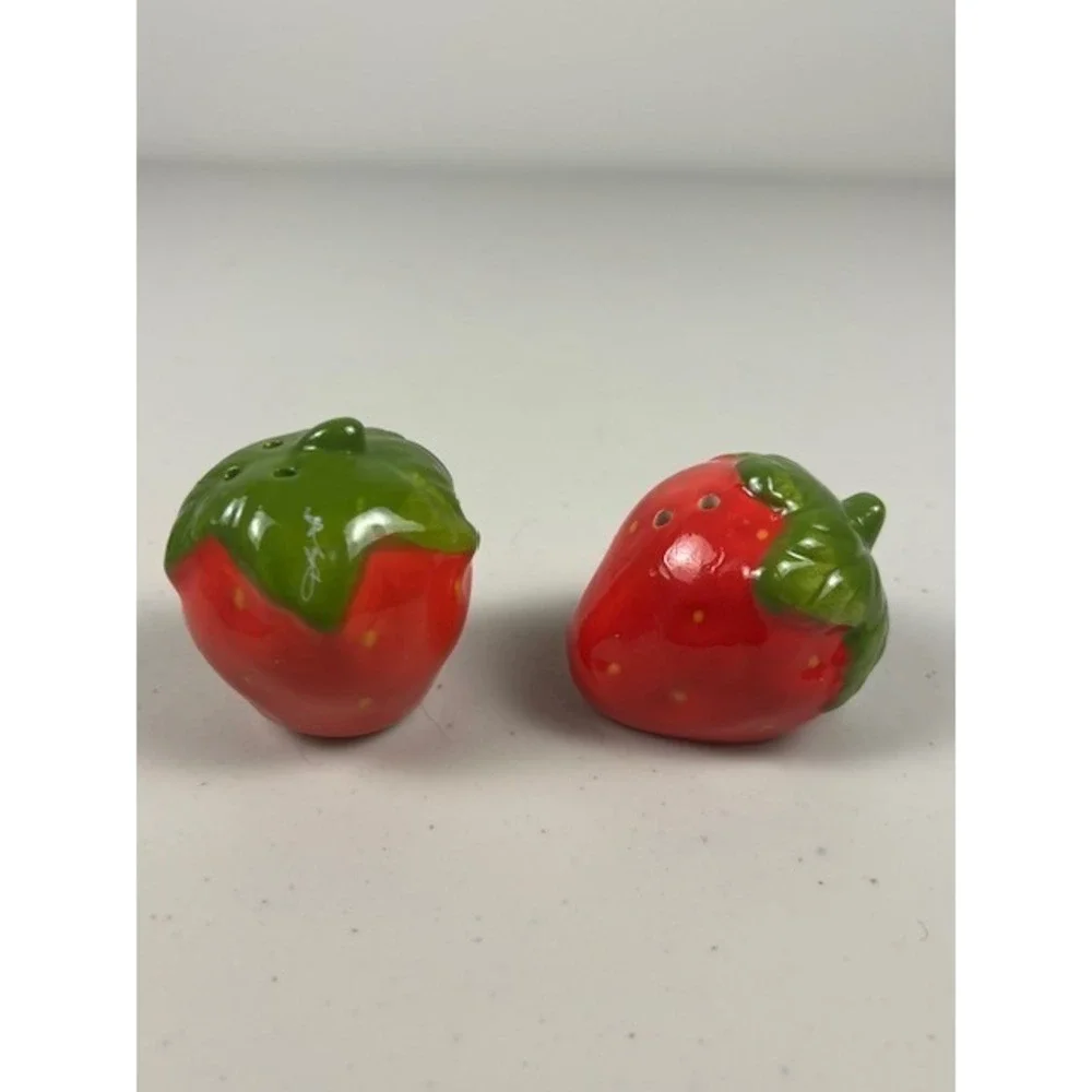 Strawberry‎ Dolly Parton Ceramic Salt and Pepper Shaker Set of 2 Cottagecore